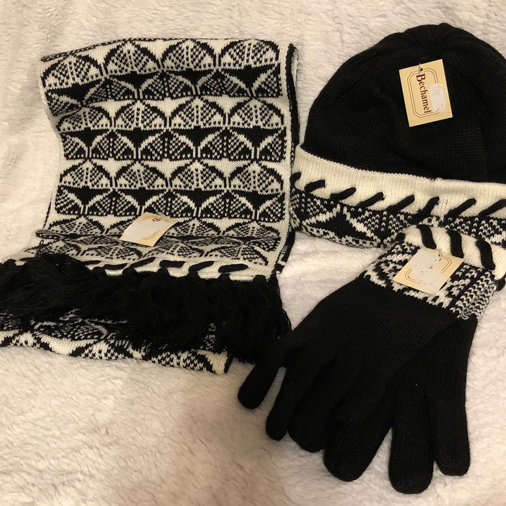 Bechamel Black and White Gloves, Scarf, and Hat Set